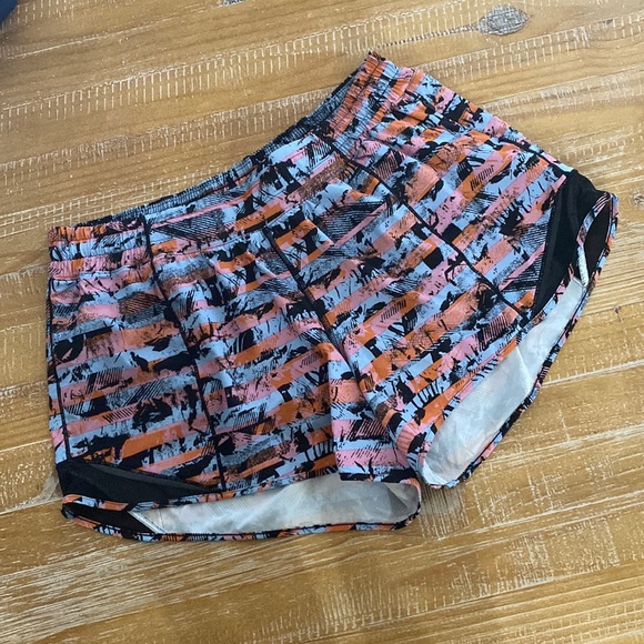 lululemon athletica Pants - Lululemon Hotty Hot Short lI 4”*Long